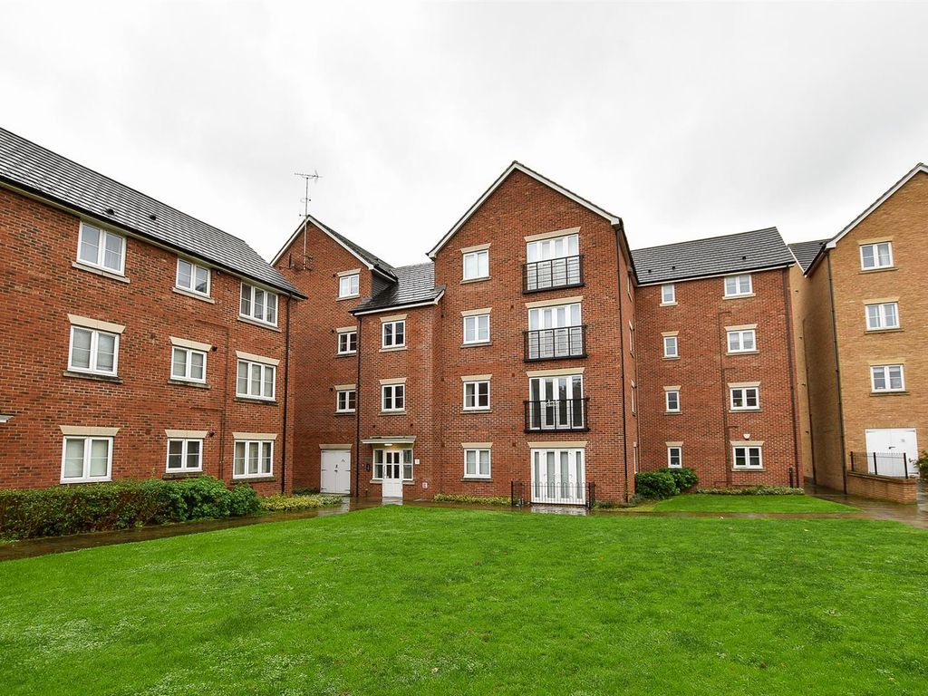 1 bed flat to rent in Ravensbourne House, Sealand Drive, Rochester ME2, £900 pcm Zoopla