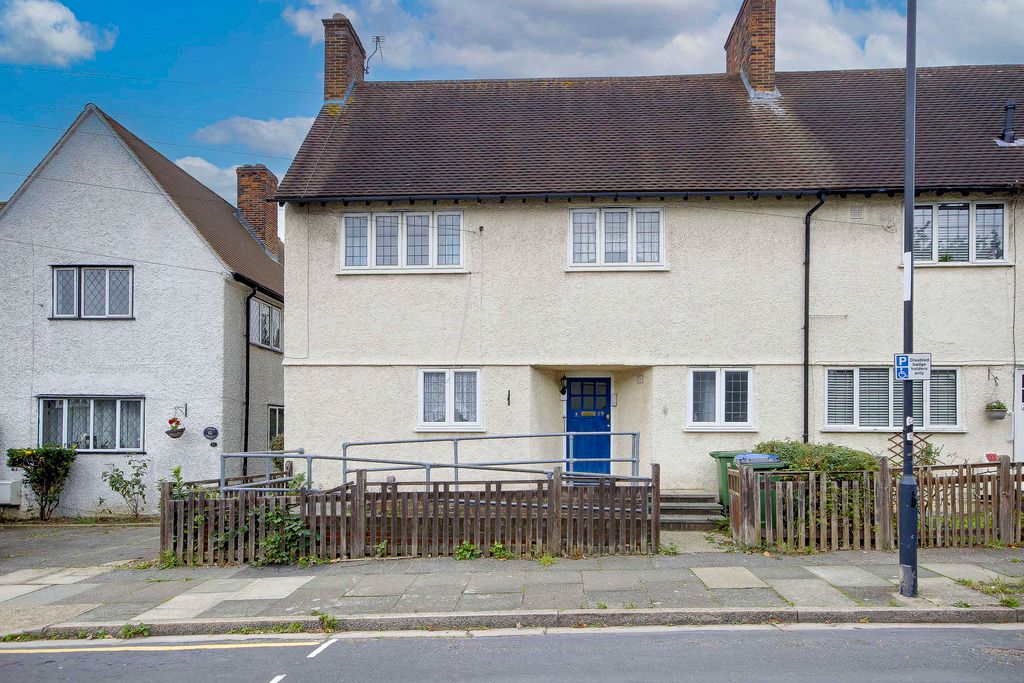 3 bed terraced house for sale in Congreve Road, London SE9, £400,000