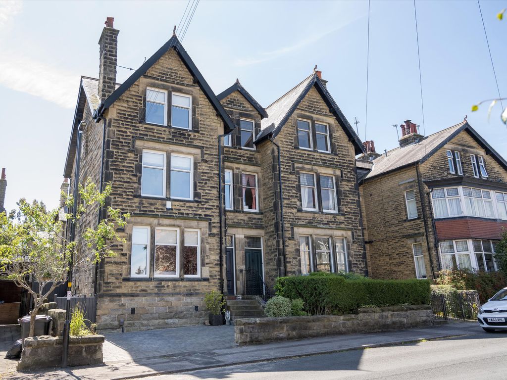 5 bed semidetached house for sale in Alderson Road, Harrogate, North