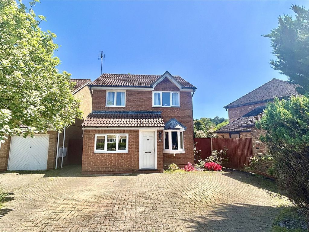 3 bed detached house for sale in Waverley Way, Wokingham, Berkshire