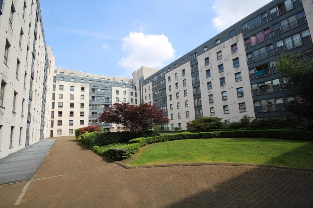 2 bed flat to rent in Wallace Street, Glasgow G5 Zoopla