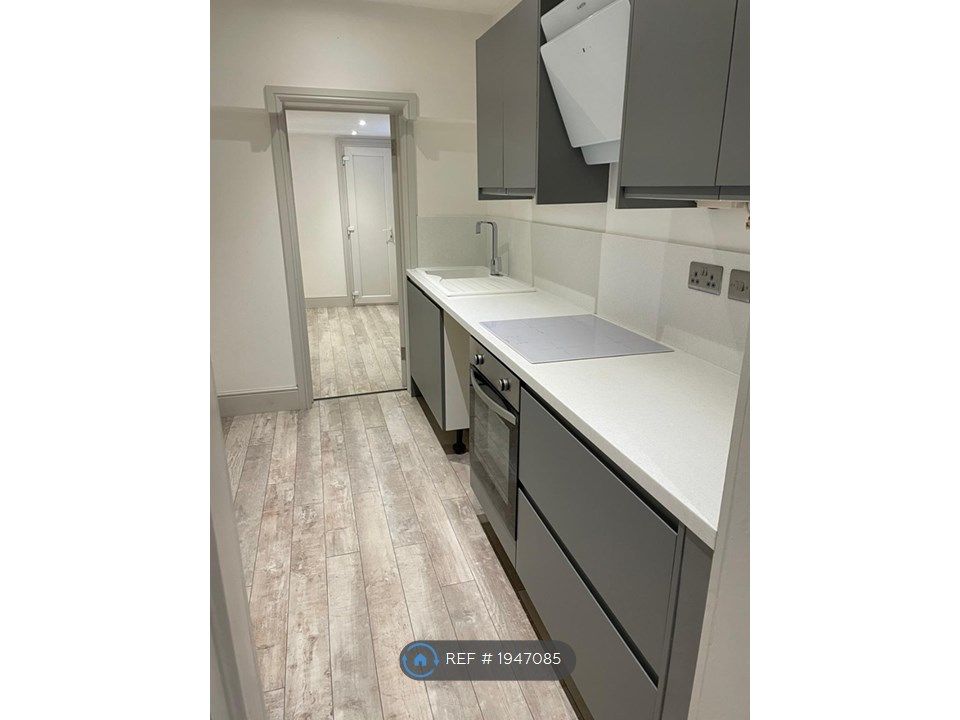 1 bed flat to rent in Radcliffe Road, West Bridgford, Nottingham NG2, £