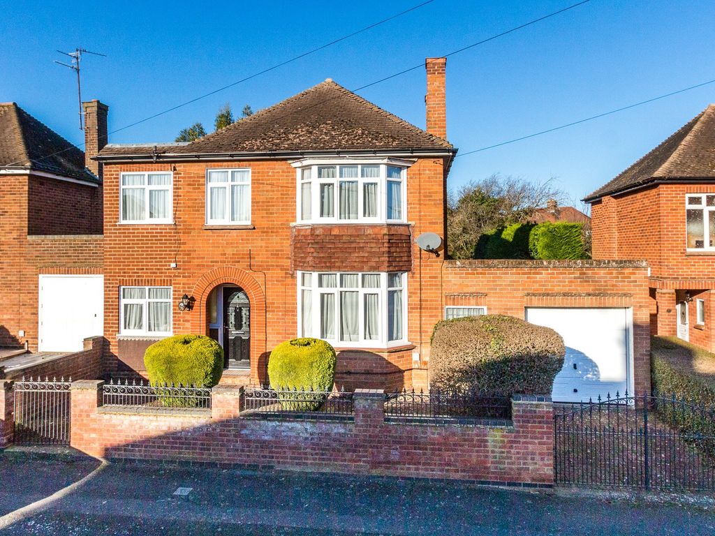 3 bed detached house for sale in Park Avenue, Rushden NN10, £350,000 Zoopla