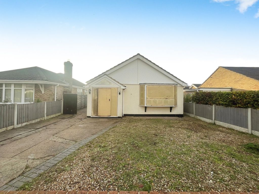 3 bed bungalow for sale in Whitehall Road, Cleethorpes, Lincolnshire