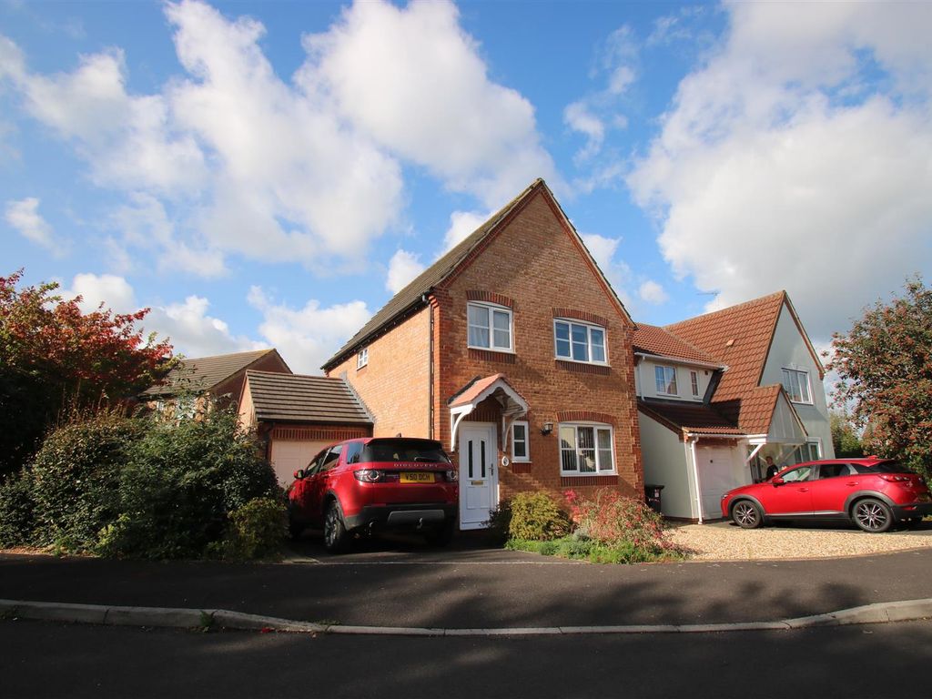 3 bed detached house for sale in Lydiard Way, Trowbridge BA14, £300,000
