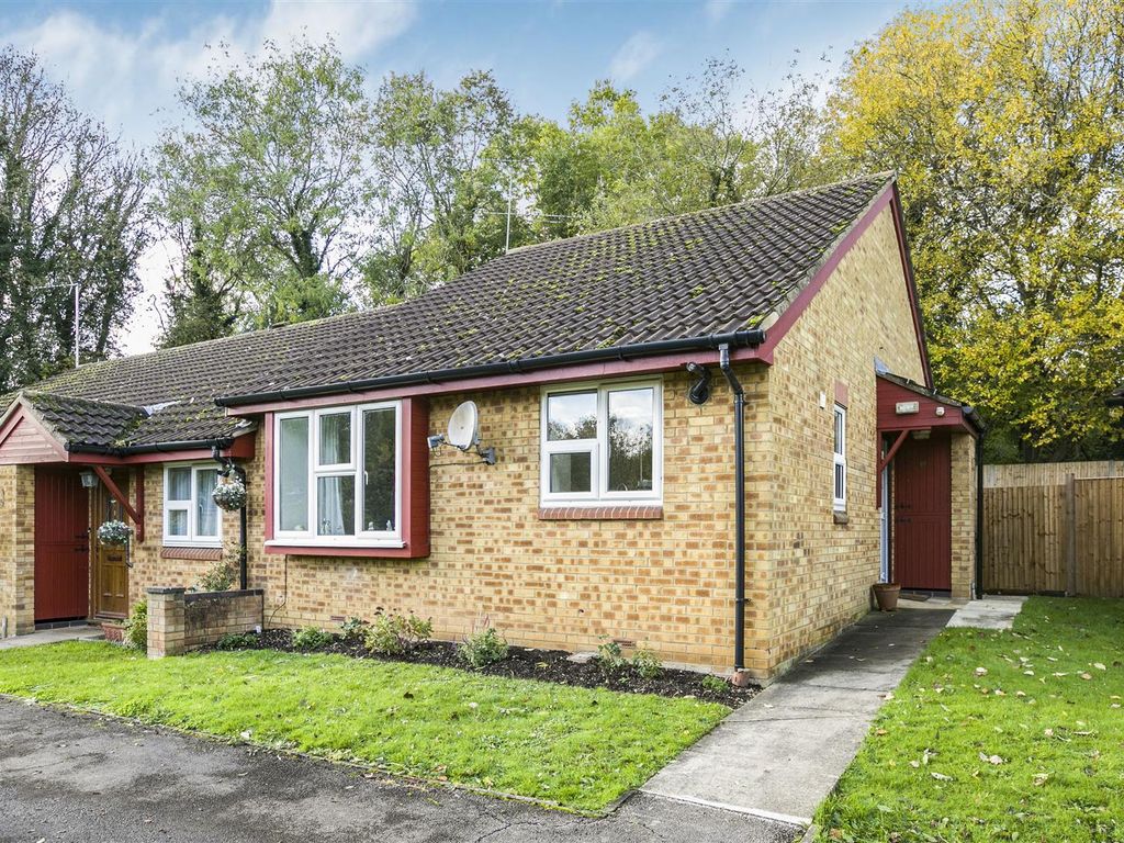 2 bed semidetached bungalow for sale in Braziers Field, Hertford SG13
