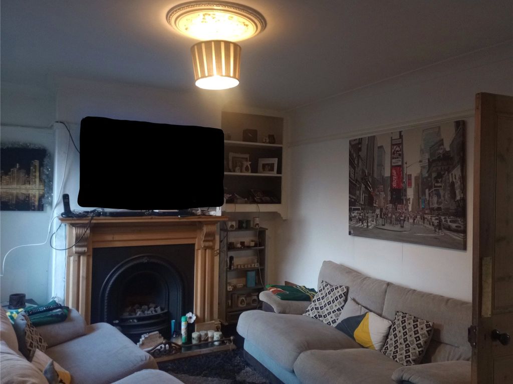 3 bed end terrace house for sale in Chelmsford Avenue, Grimsby