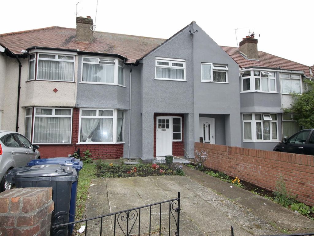 3 bed terraced house to rent in Ruislip Road, Greenford UB6, £2,350 pcm