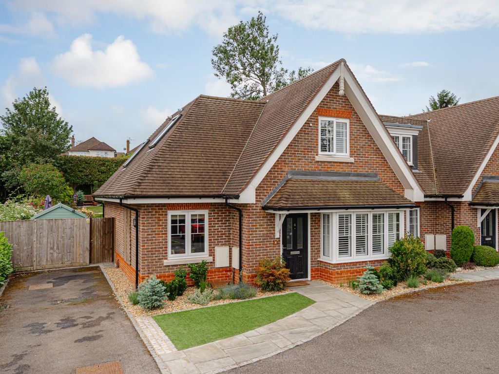 3 bed semidetached house for sale in Downs Reach, Epsom KT17 Zoopla