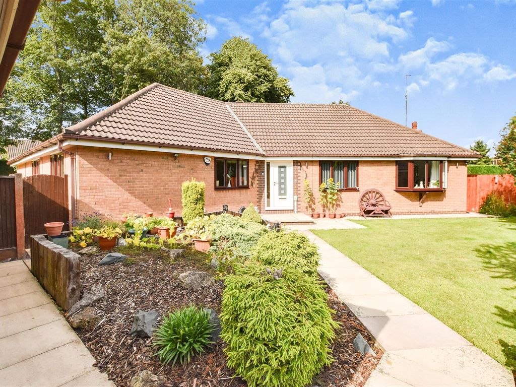 3 bed detached bungalow for sale in Bladons Walk, Kirk Ella, Hull HU10