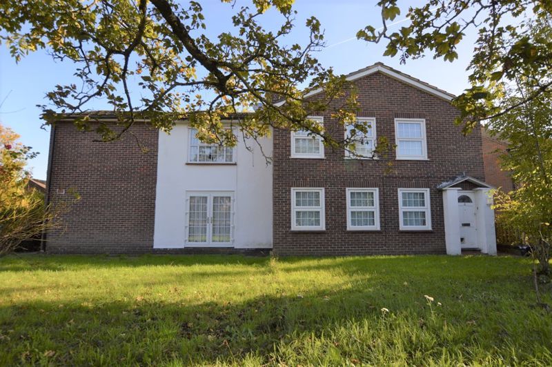 2 bed to rent in Wellington Road, Pinner HA5, £1,700 pcm