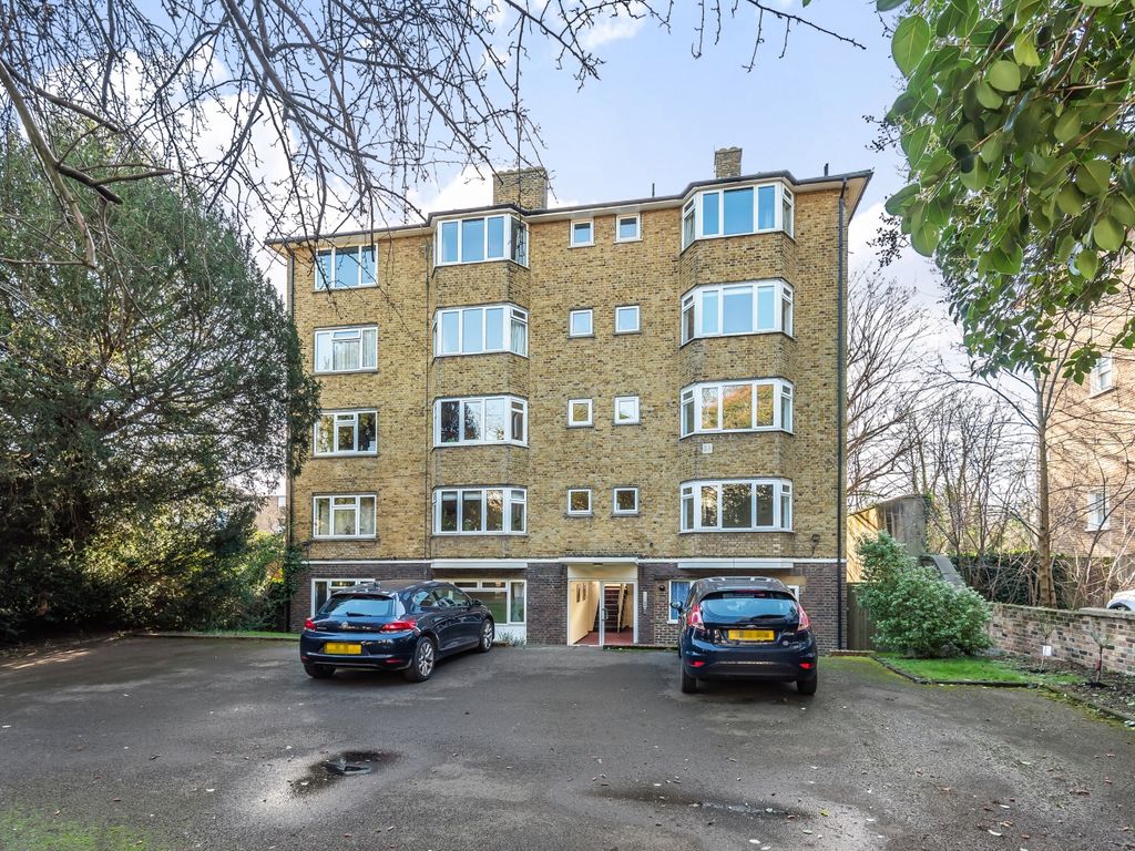 2 bed flat to rent in St. Johns Park, London SE3, £2,100 pcm Zoopla