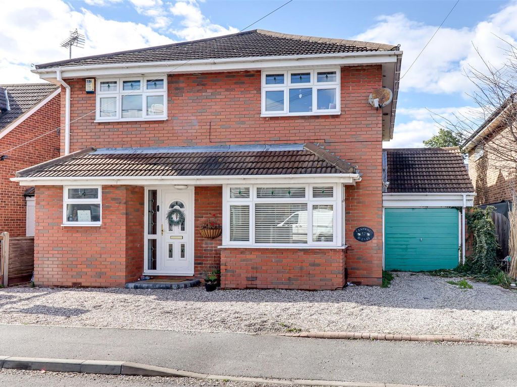 4 bed detached house for sale in Central Avenue, Canvey Island SS8 Zoopla