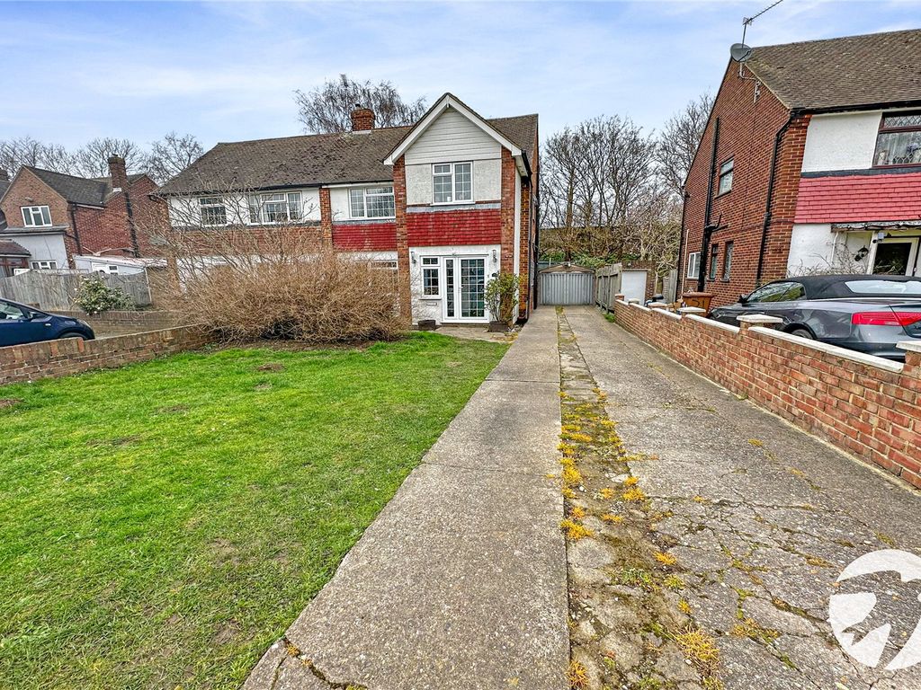 4 bed semidetached house for sale in Squires Close, Rochester, Kent