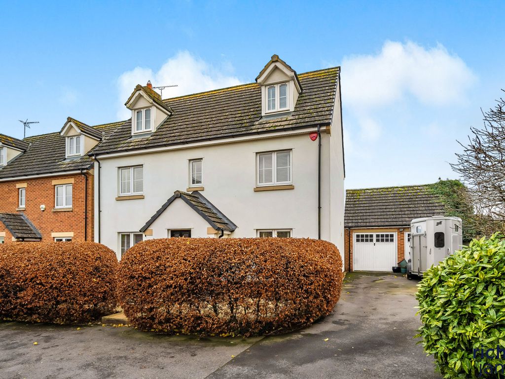 5 bed detached house for sale in John Alder Close, Chiseldon, Wiltshire