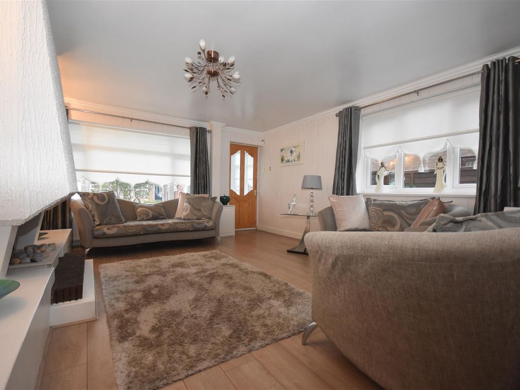 3 bed detached bungalow to rent in Alderney Drive, Wigan WN3, £995 pcm