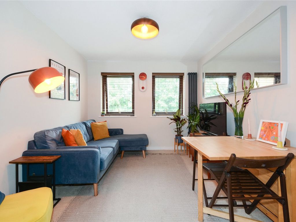 1 bed flat for sale in Markhouse Road, Walthamstow, London E17, £