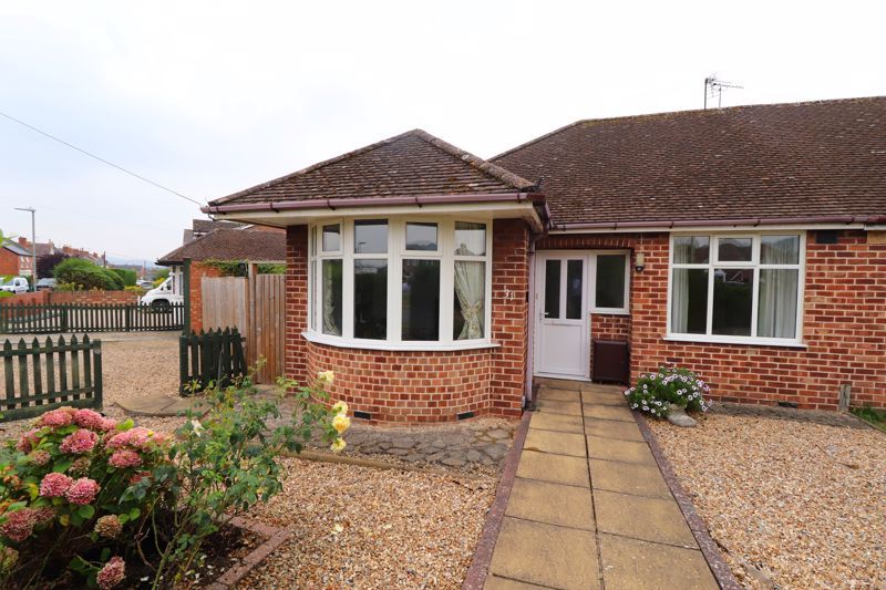 3 bed semidetached bungalow for sale in Hillview Road, Hucclecote