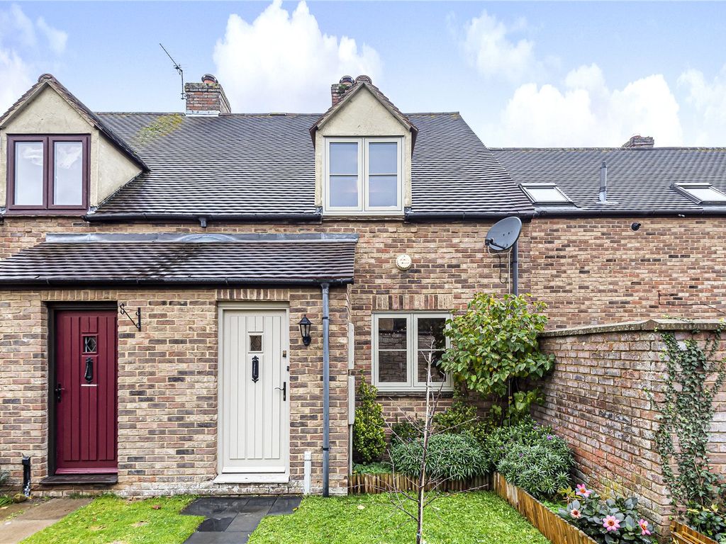 2 bed terraced house for sale in Idbury Close, Witney, Oxfordshire OX28