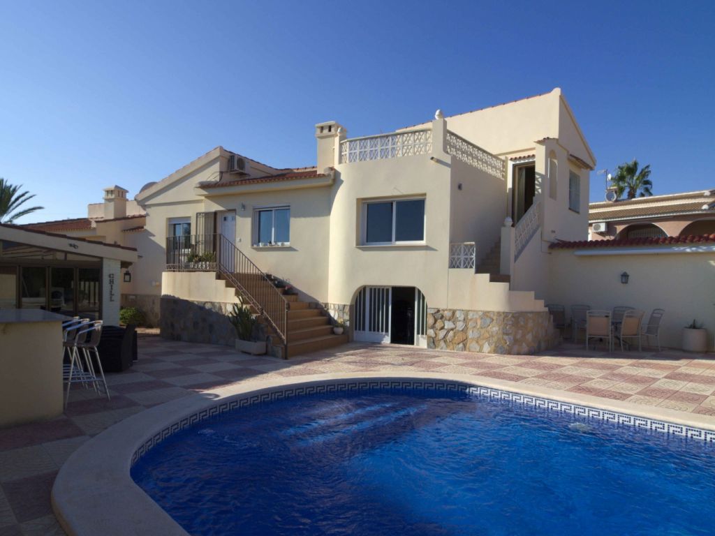 6 bed villa for sale in Quesada, Alicante, Spain Zoopla