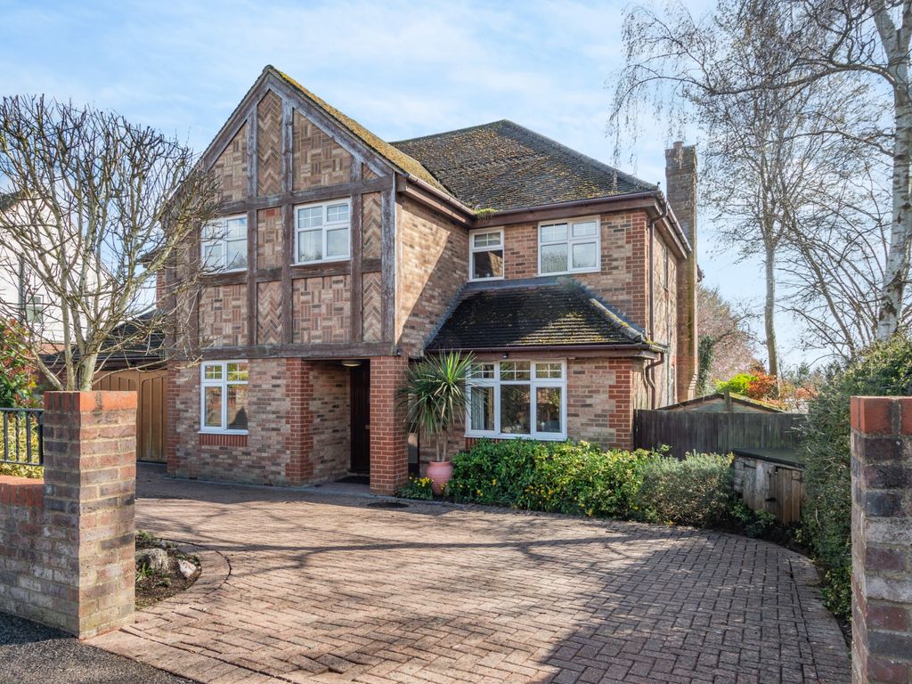 5 bed detached house for sale in Beacon Way, Rickmansworth WD3, £