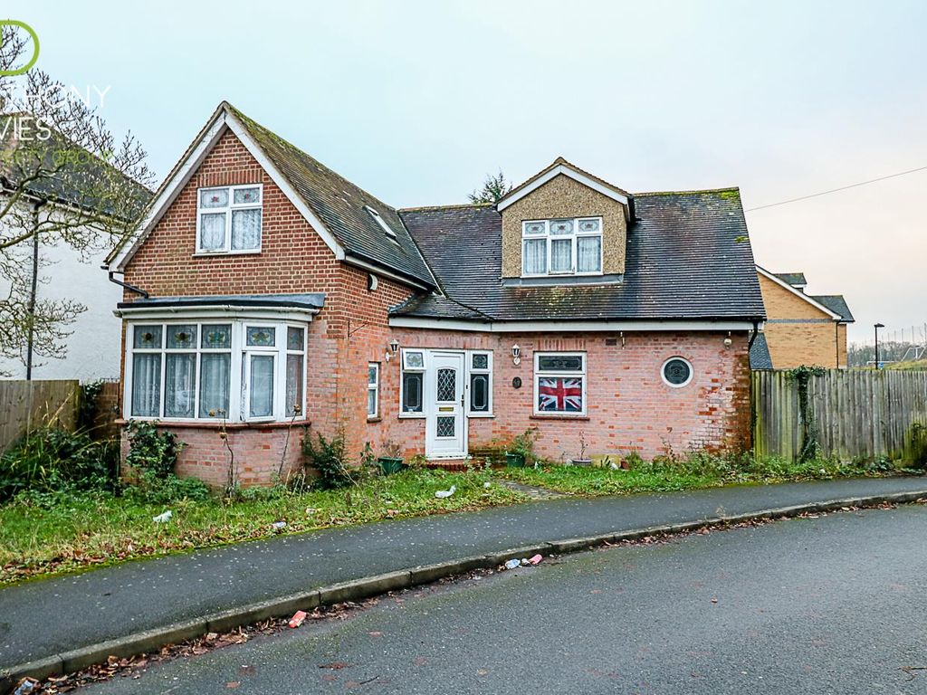 5 bed detached house for sale in Albury Ride, Cheshunt, Waltham Cross