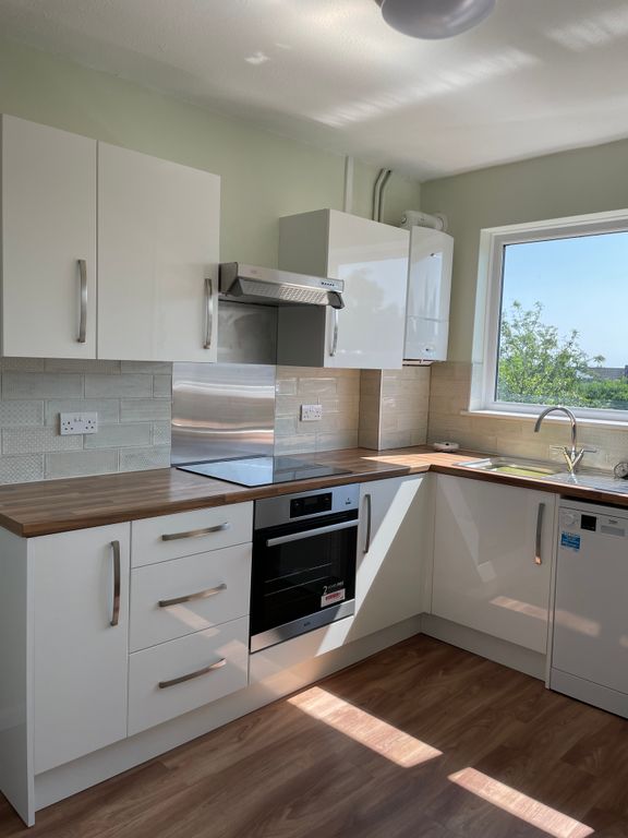 2 bed flat to rent in Stockett Lane, Coxheath, Coxheath, Maidstone ME17