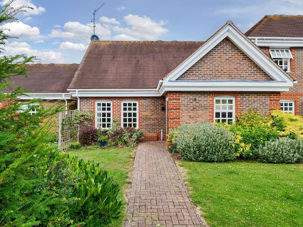 2 bed bungalow for sale in Britwell Drive, Castle Village, Berkhamsted