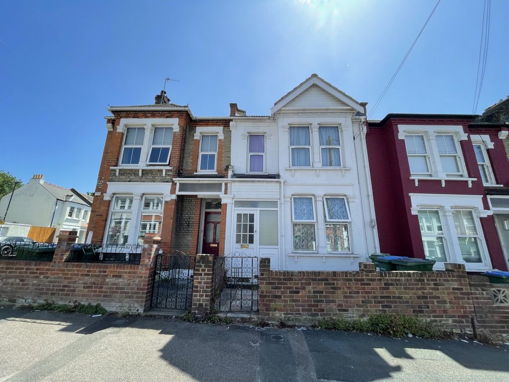 2 bed flat to rent in Avenue, Charlton SE7, £1,650 pcm Zoopla