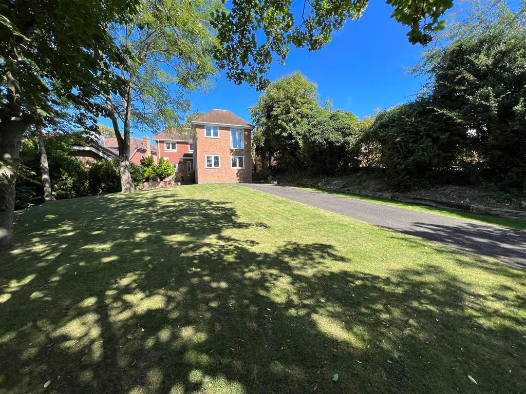 3 bed detached house for sale in Pescot Avenue, New Barn, Longfield