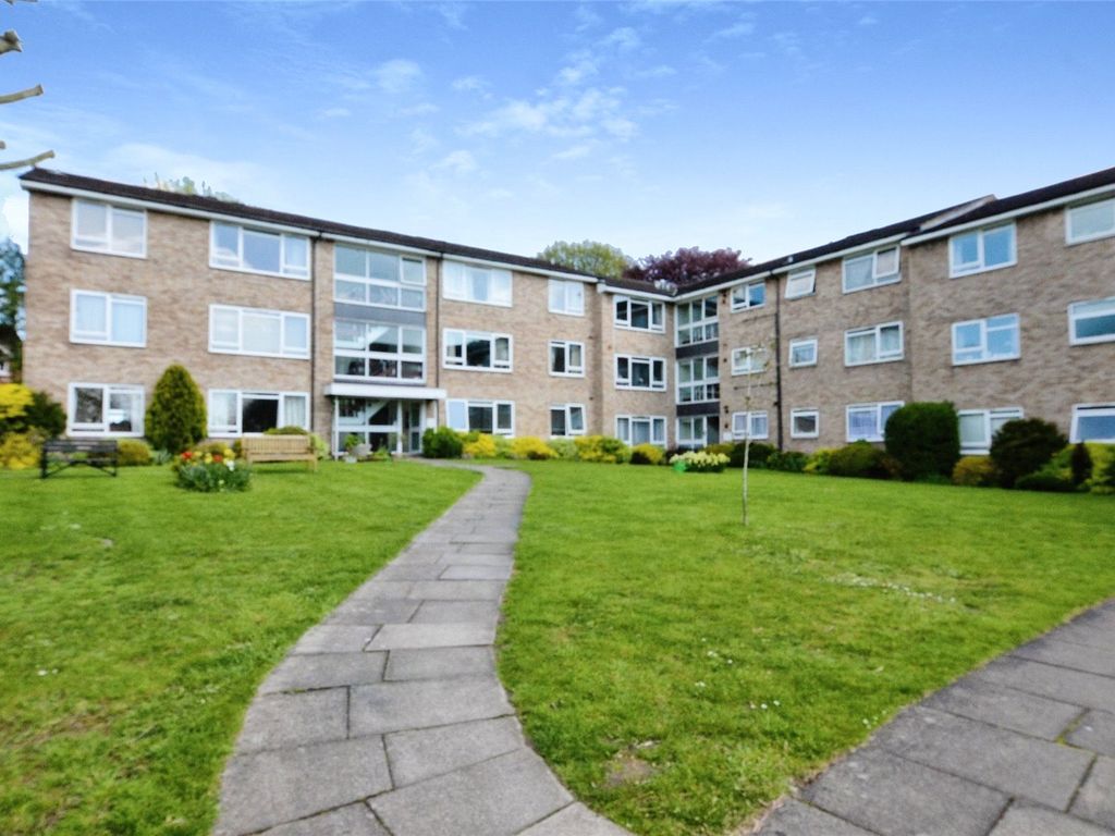 3 bed flat for sale in Elizabeth Court, 170 Hempstead Road, Watford
