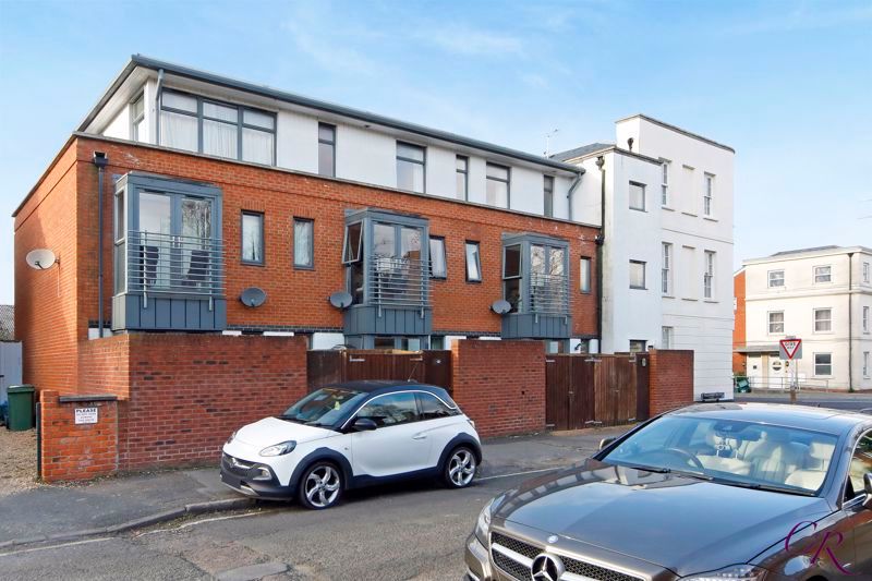 1 bed flat for sale in St. Pauls Street South, Cheltenham GL50, £
