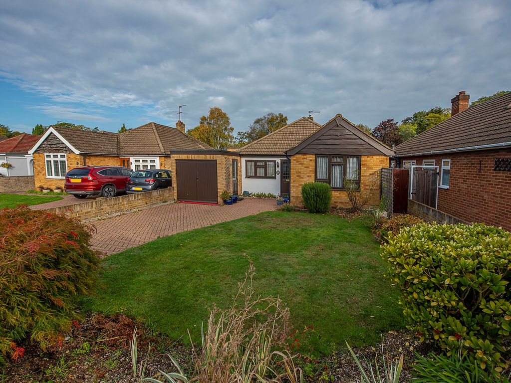 3 bed bungalow for sale in Stewart Avenue, Shepperton TW17 Zoopla