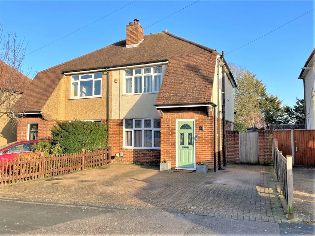 3 bed detached house for sale in Brighton Road, Aldershot, Hampshire