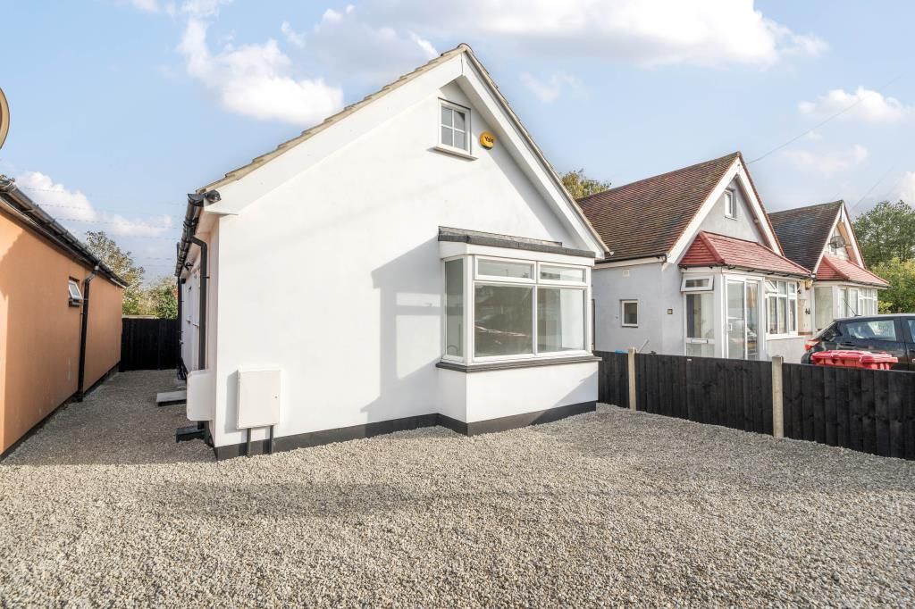 4 bed detached bungalow for sale in Slough, Berkshire SL2, £475,000