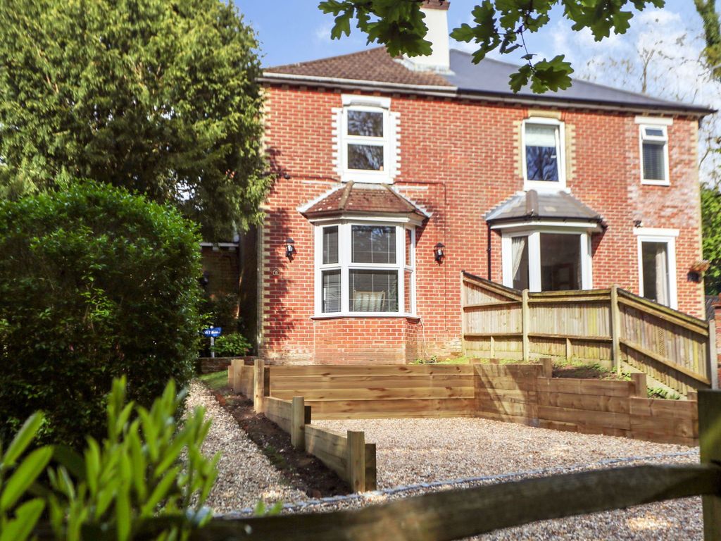 3 bed semidetached house for sale in Hound Road, Netley Abbey SO31, £