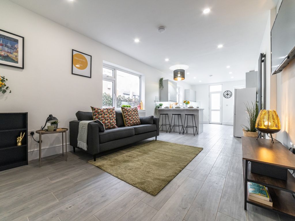 5 bed terraced house to rent in Plasturton Avenue, Pontcanna, Cardiff