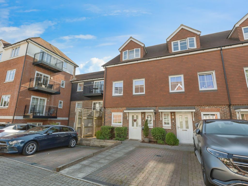 3 bed terraced house for sale in Eden Road, Sevenoaks TN14, £620,000