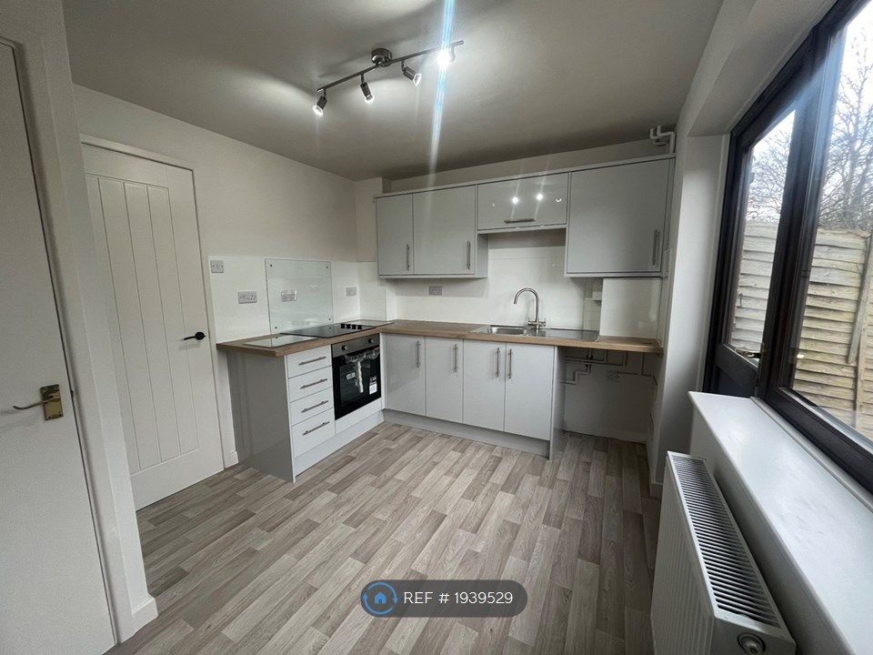 2 bed terraced house to rent in Saxonfields, Warwickshire B50, £850 pcm