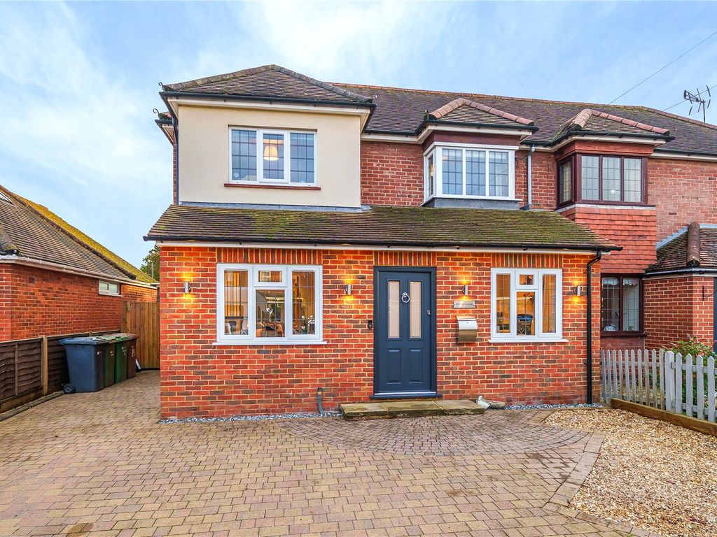 4 bed semidetached house for sale in Grange Road, Ash, Surrey GU12, £