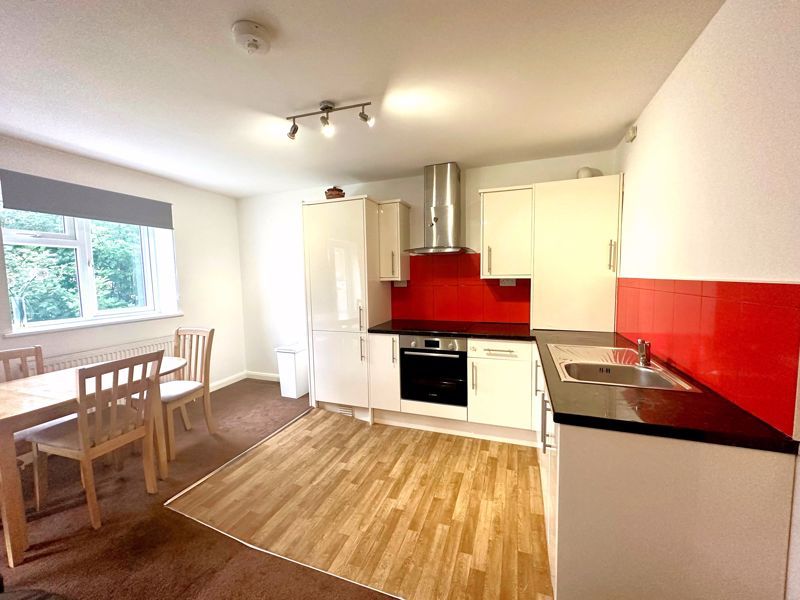 3 bed flat to rent in Hillview Gardens, London NW4, £1,955 pcm Zoopla