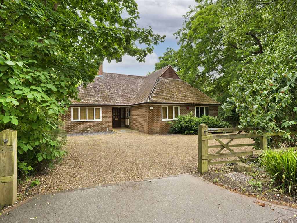3 bed bungalow to rent in White Rose Lane, Woking GU22 Zoopla