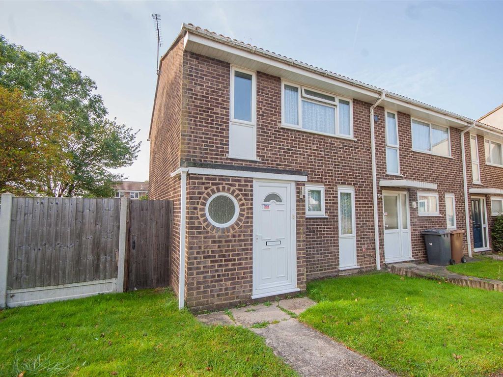 3 bed end terrace house for sale in Wallflower Court, Springfield