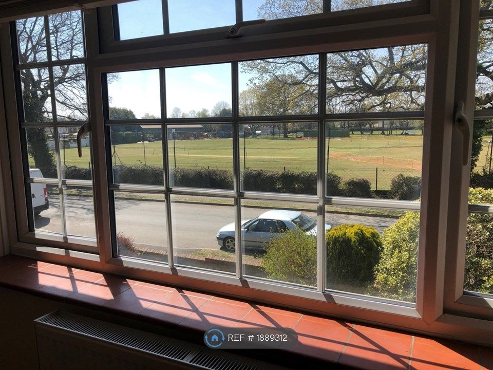 1 bed flat to rent in Bostock Avenue, Horsham RH12, £925 pcm Zoopla