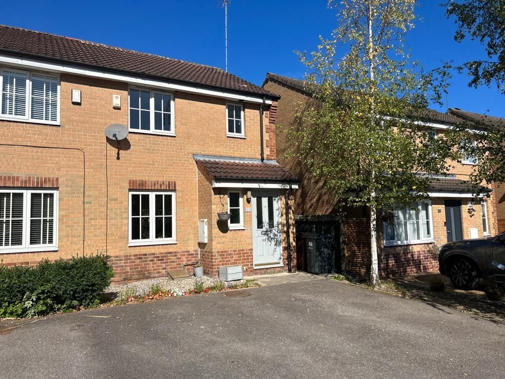 3 bed semidetached house to rent in Sandstone Drive, Farnley, Leeds