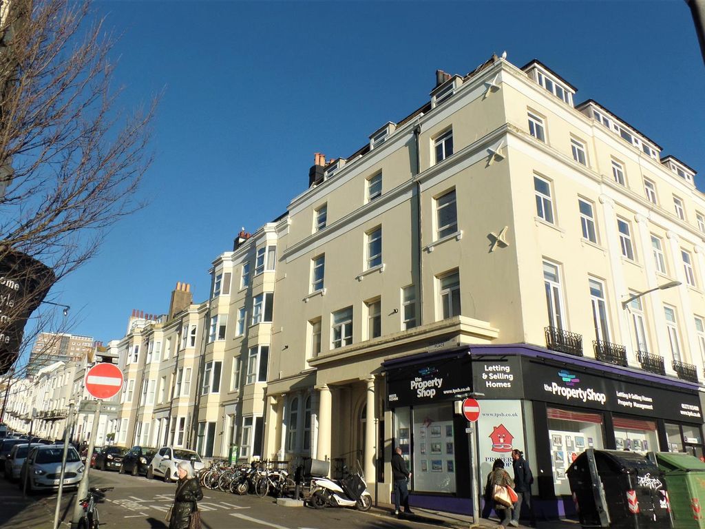2 bed flat to rent in New Steine Mansions, Devonshire Place, Brighton