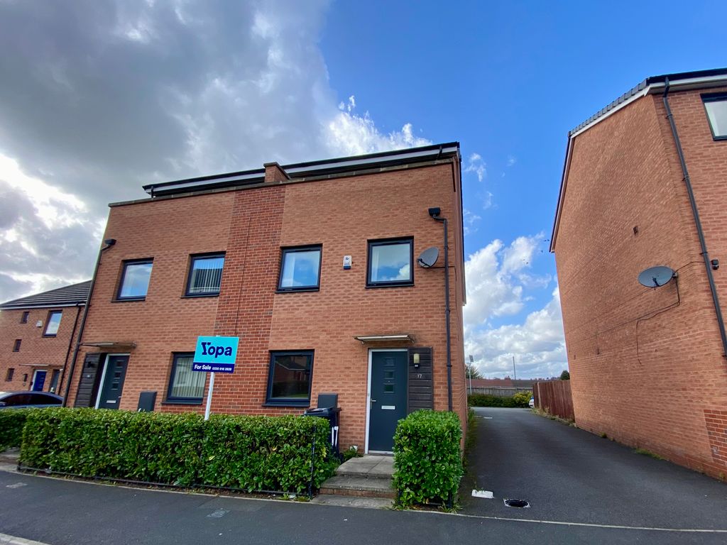 3 bed end terrace house for sale in Dunster Close, Chadderton, Oldham