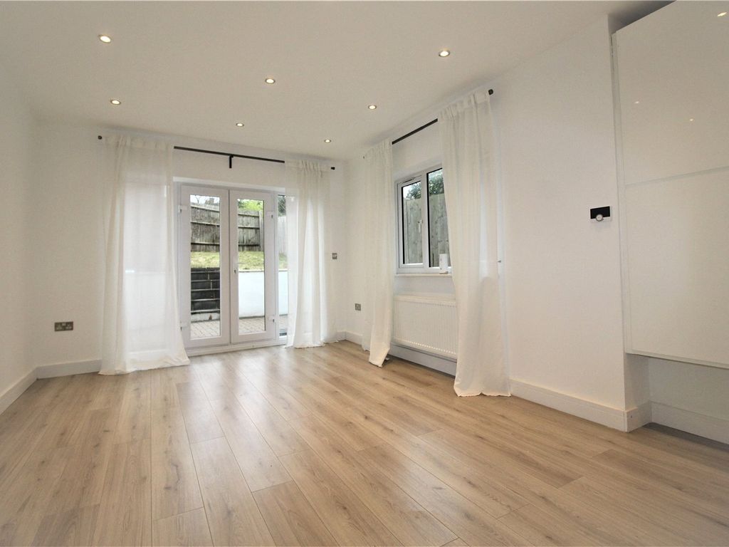 2 bed flat to rent in Main Road, Longfield, Kent DA3, £1,250 pcm Zoopla