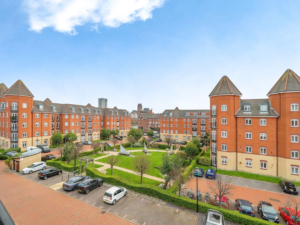 2 bed flat for sale in Quebec Quay, Liverpool, Merseyside L3, £190,000