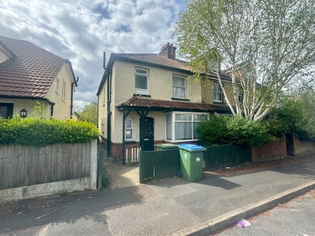 3 bed semidetached house to rent in Woodmill Lane, Bitterne SO18, £